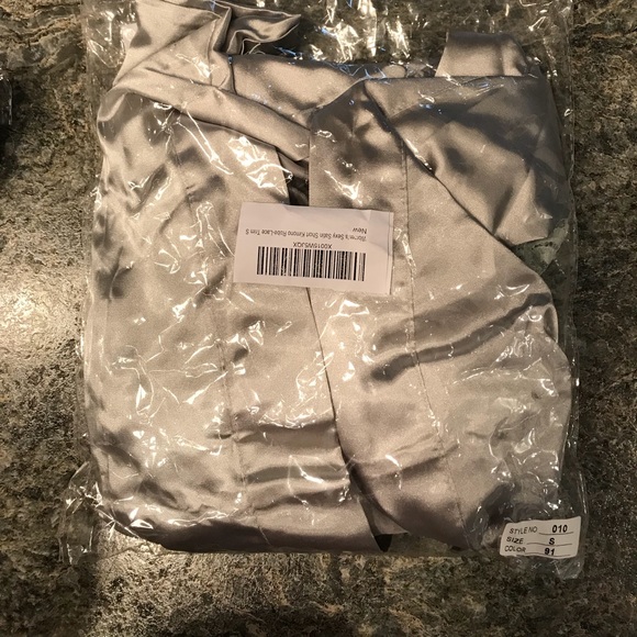 Satin and lace robe - Picture 4 of 4